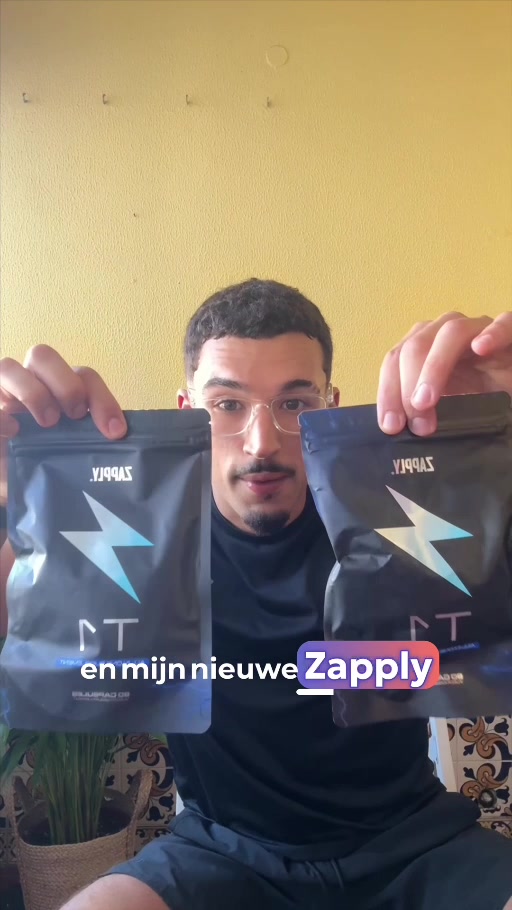 Yûnes holding two Zapply product pouches