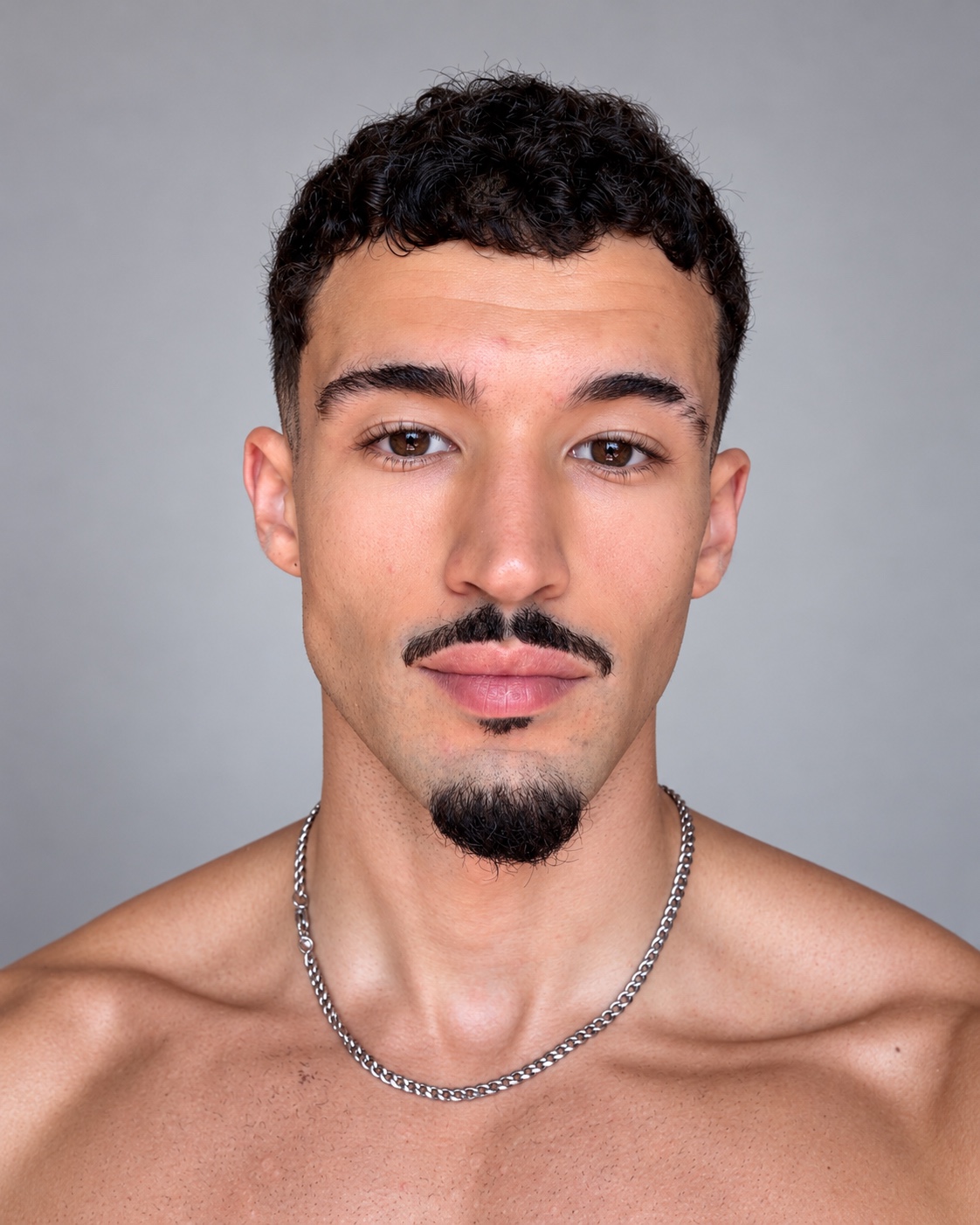 Yûnes Akalay, the creator behind Akayfit